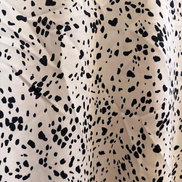 A New Day Women’s M Black White Abstract Dot Button Down Blouse Workwear Animal - Picture 6 of 10